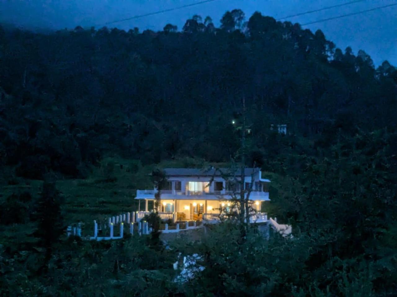 Brook Cottage Champawat Buitenkant foto